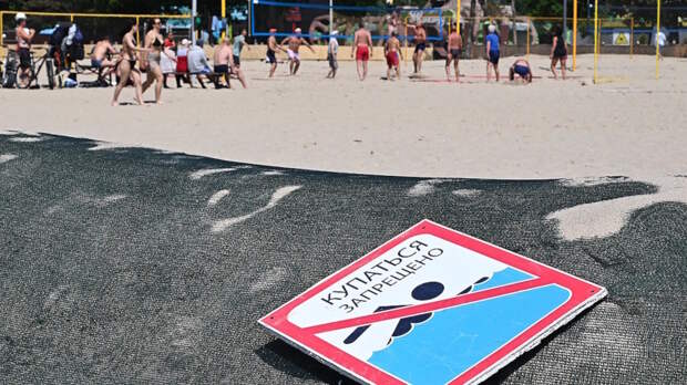 Туристов могут штрафовать из-за купания на пляжах Анапы и Темрюка