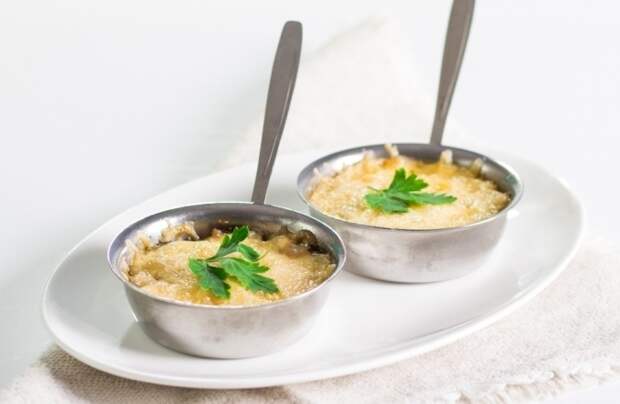 Жульен из кабачков с сыром и чесноком