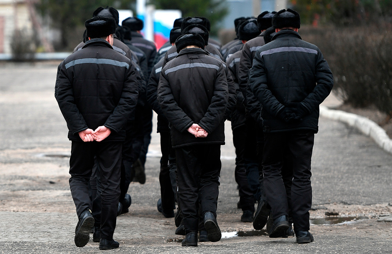 Почему русские женщины так любят зэков?