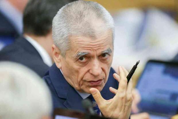 Онищенко посоветовал россиянам не затягивать с празднованием Нового года