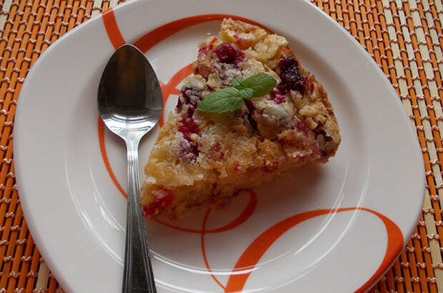 Пирог с клюквой и яблоками