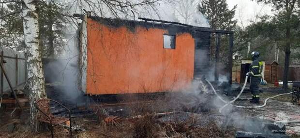 Россиянка выбросила ребенка из окна во время пожара