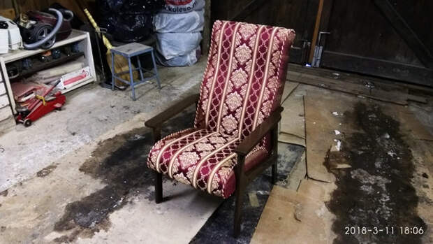 так через два месяца первое кресло выглядело в грязном гараже