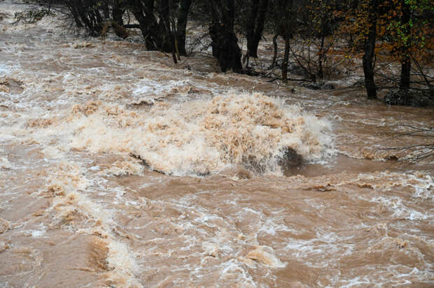 «Вода поднялась за 10 минут»: житель Махачкалы рассказал, как стихия уничтожила его дом