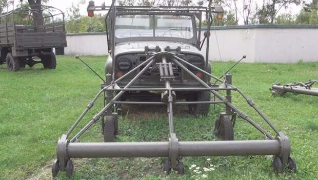 uaz-469dim.jpg