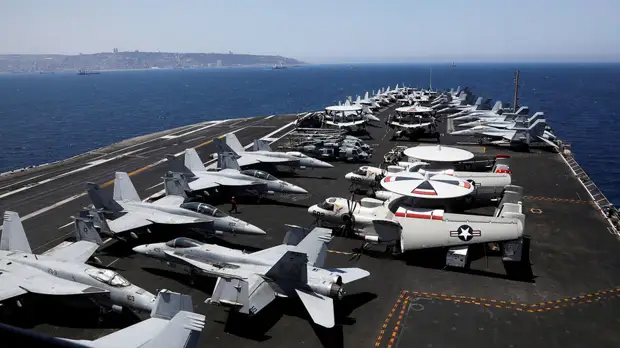 Американский моряк погиб от удара пропеллером палубного самолёта