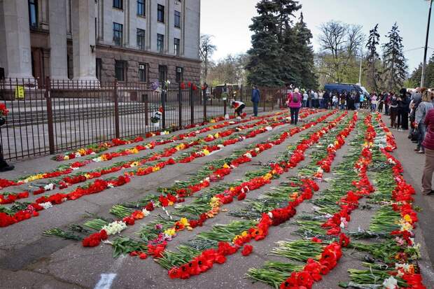 Нацисты глумятся над 2 мая: «В жертву принесли кучу ничтожных ватников»