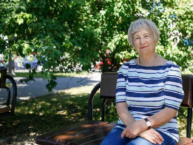 На пенсии жизнь только начинается: 80-летняя женщина активно путешествует и полностью себя обеспечивает