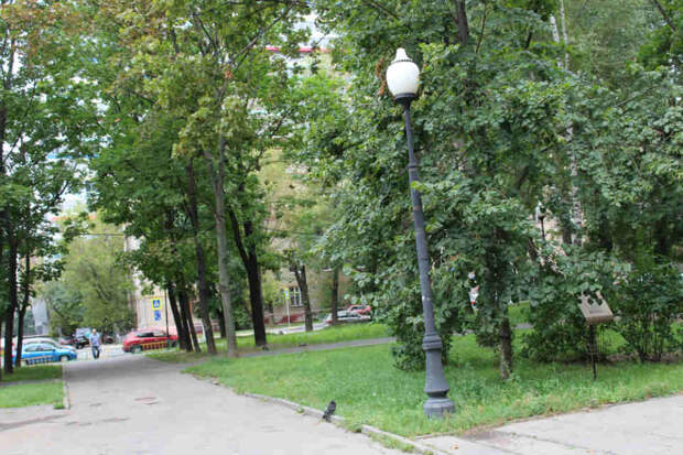 Сквер на улице Бажова. Фото Ларисы Борцовой