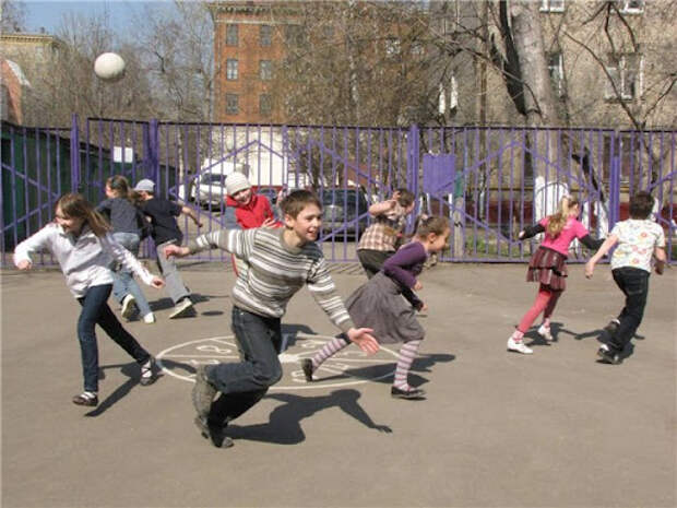 Казаки-разбойники - знаменитая и распространенная спортивная уличная  детская игра