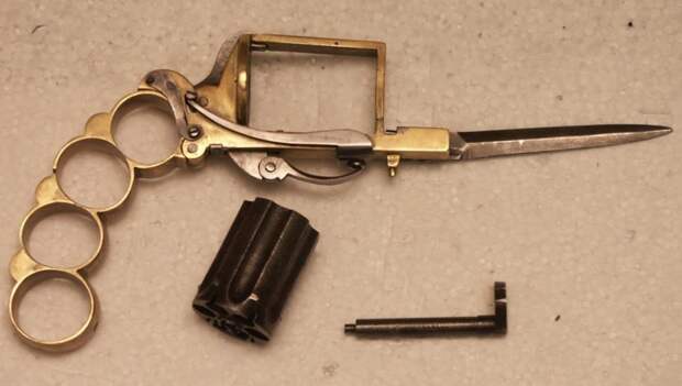 Revolver knuckle dagger (Apache)