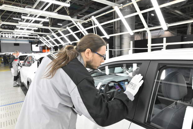 Российский автопроизводитель снова задумался о гибридах