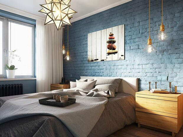 Спальня с синими стенами.