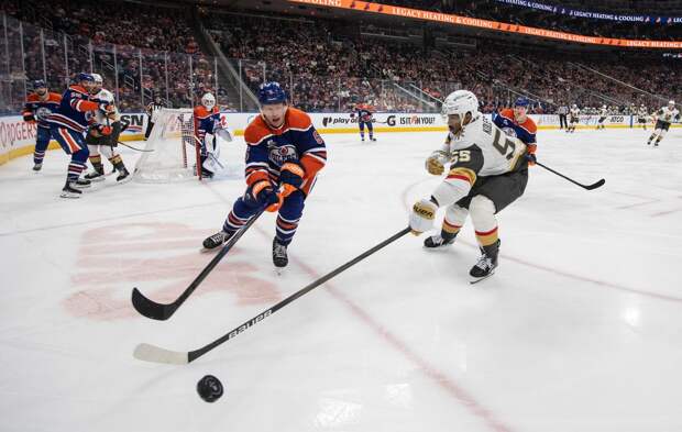 В Канаде болельщица родила ребенка на арене во время матча НХЛ