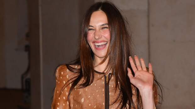 Блогерша оголила ягодицы прямо на ковровой дорожке