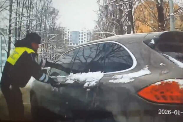 В Подмосковье регистратор патрульного авто записал, как гаишники стреляли в Porsche