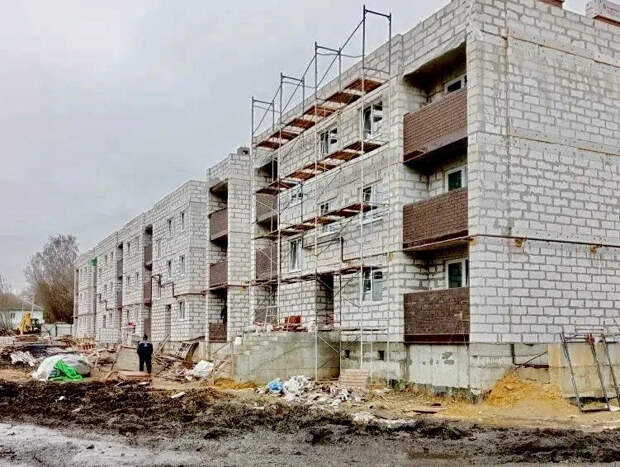 В Новомосковске продолжают строить дома для детей-сирот и переселенцев