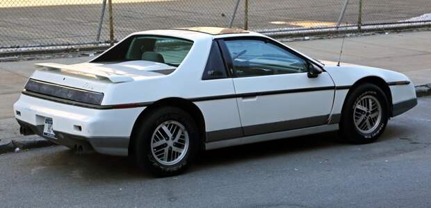 Pontiac Fiero - автомобиль факел.
