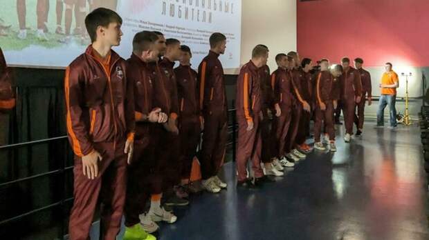 Футболисты ФК 