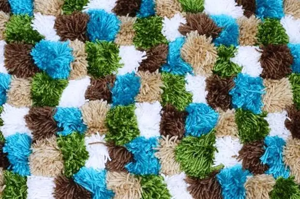 Изготовление коврика из помпонов своими руками, фотографии ковров и мастер-класс по плетению