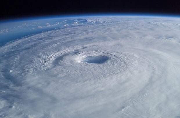 Глобальный ураган разрушит большинство городов.