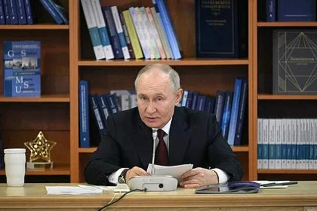 Путин дал ряд поручений по соцподдержке семей