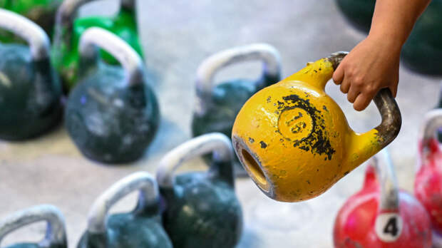 Дефицит железа: в России резко вырос спрос на гири с начала года