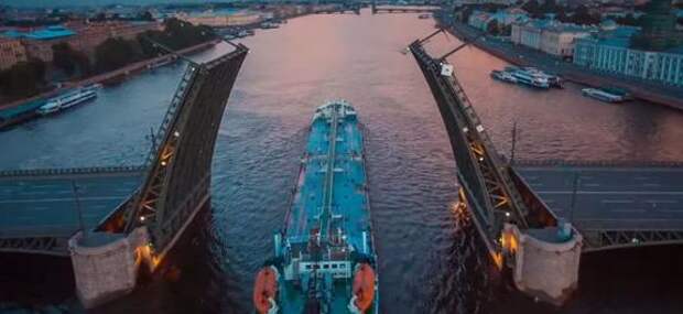 График разводки мостов в Петербурге поменяется в честь Дня России