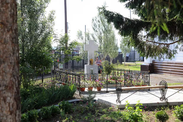 Крест вместо гранита: священник назвал дорогие надгробия проявлением гордыни