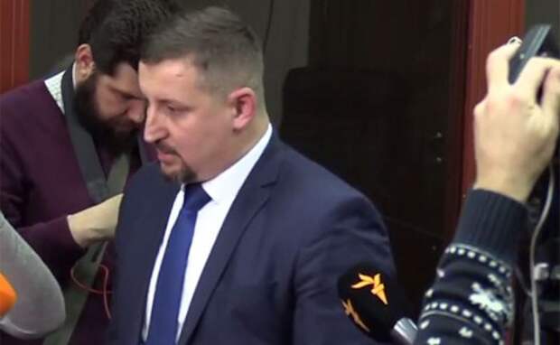 Адвокат обвиняемой в убийстве Шеремета поддержал идею обстрелять Киев из «Градов» Адвокат обвиняемой в убийстве Шеремета поддержал идею обстрелять Киев из «Градов»