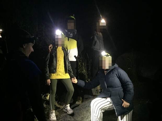 В Крыму двое туристов с детьми заблудились на Медведь-горе