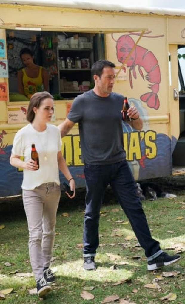 Drinking a Cold One - Hawaii Five-0 Season 9 Episode 23