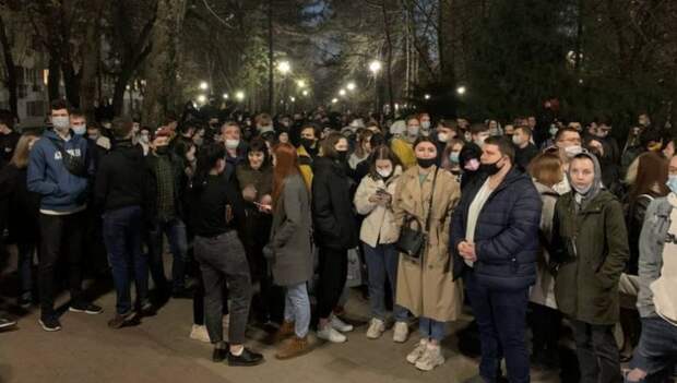 Как прошли акции в поддержку Навального в день послания Путина