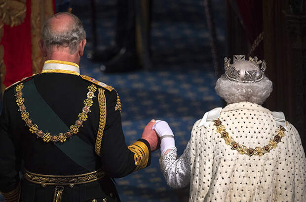 Принц Чарльз и королева Елизавета II 