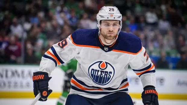 Драйзайтль стал первым немецким хоккеистом в истории, выигравшим «Арт Росс Трофи»