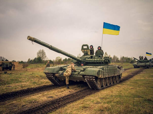 СМИ узнали о переброске в Донбасс еще не менее 42 танков ВСУ