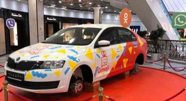 В ТРЦ Екатеринбурга "разули" призовой авто, стоящий на стенде