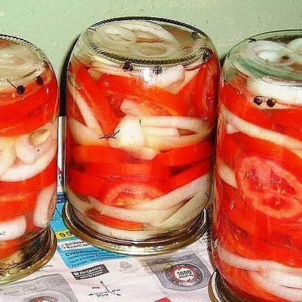 Из помидоров с луком к шашлыку