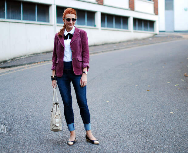 Neck bow tie, corduroy blazer, dark skinnies