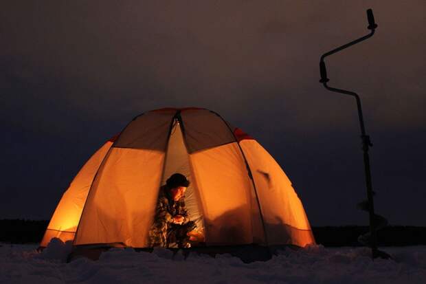 Как не угореть при обогреве зимней палатки
