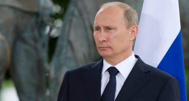Песков сообщил о 60 ложных звонках о бомбах на пути кортежа Путина