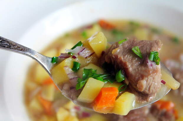 Получается очень ароматное жаркое и очень вкусное. Густое за счет муки и сытное за счет всего остального. Обязательно попробуйте!