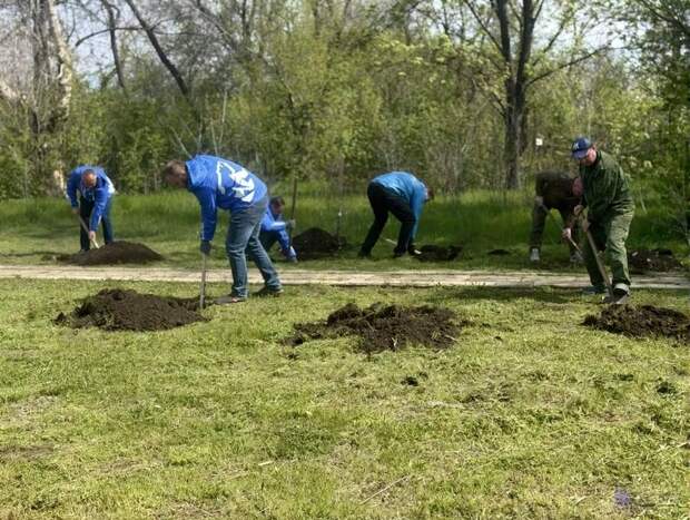 Как куда я не пойду, куртку я с собой беру у,ведь Единая Россия
