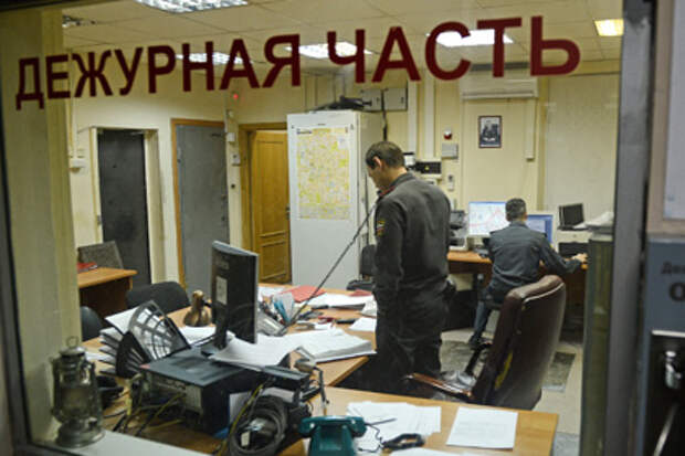 Московские полицейские задержаны за вымогательство 10 тысяч рублей Московские полицейские задержаны за вымогательство 10 тысяч рублей