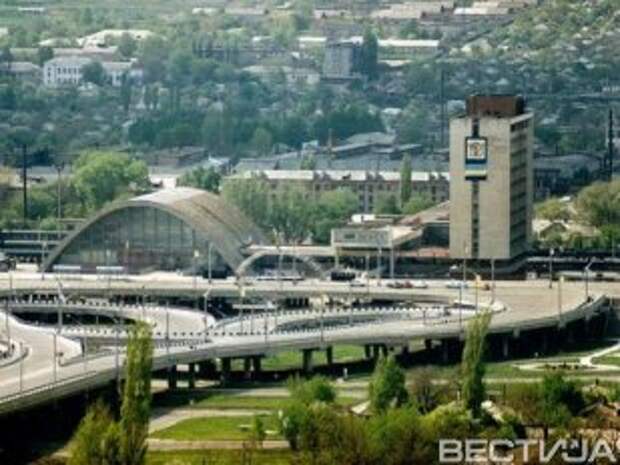 В Луганске за 2 дня повреждено почти 40 домов