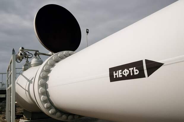 Россия прекратит экспорт нефти странам с ценовым потолком