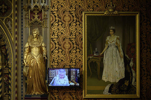 Королева Елизавета II в Вестминстерском дворце