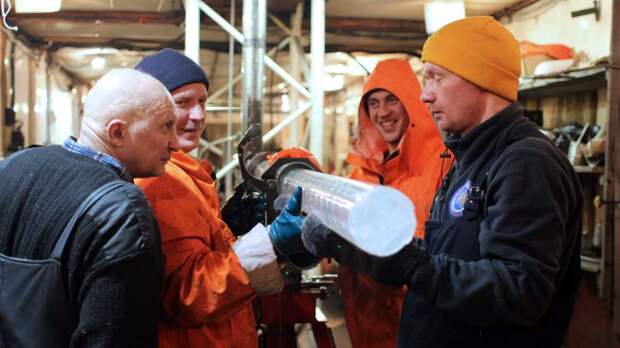 Подледное задание: российские полярники пробурят новые скважины в Антарктиде
