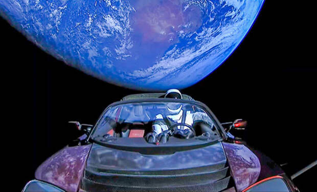 6 лет назад Илон Маск запустил в космос родстер. Смотрим, где сейчас автомобиль
