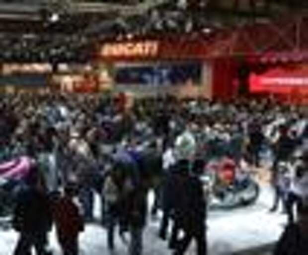 Довизиозо, Бадовини и Фогарти на стенде Ducati на EICMA 2012